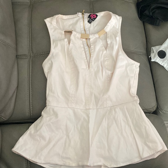 Top - Picture 1 of 1